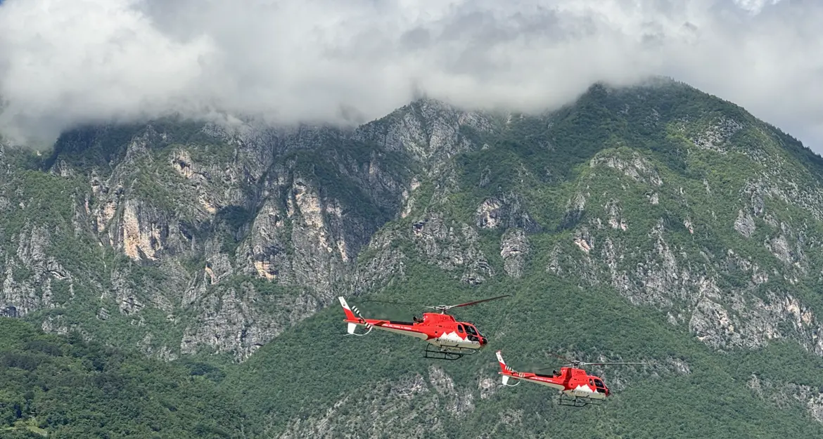 Nucleo elicotteri, arrivati i due nuovi Airbus H125: rossi e bianchi
