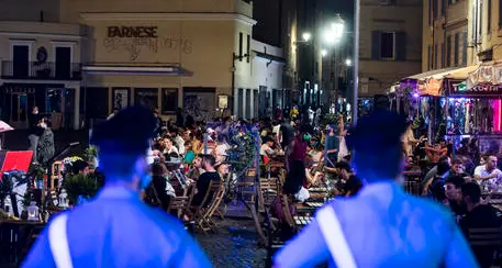 A Trento manifestazione in piazza Duomo per l'abolizione del coprifuoco