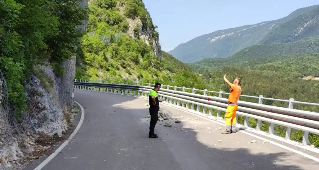 Chiusa per frana la statale 421 dei Laghi di Molveno e Tenno