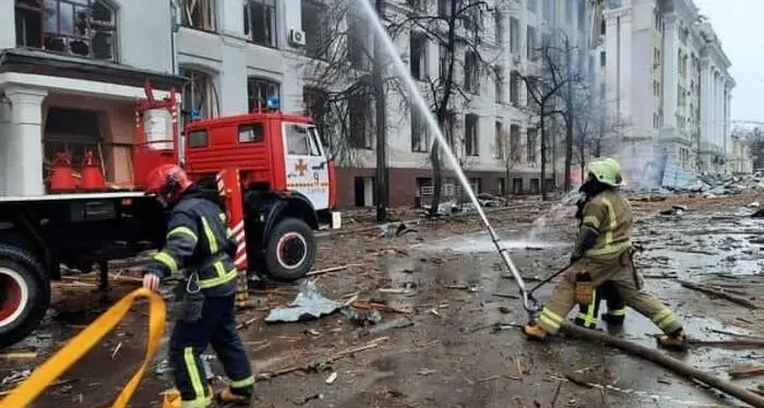 Ucraina, si teme il massacro a Mariupol: “Quartiere abitato da 130 mila persone quasi completamente distrutto”