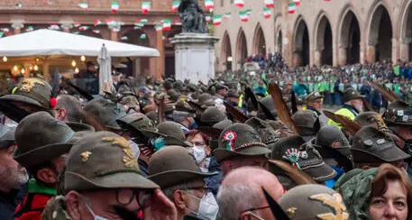 Molestie sulle donne, dopo Rimini l’Associazione alpini lancia una campagna ascolto e un sito internet