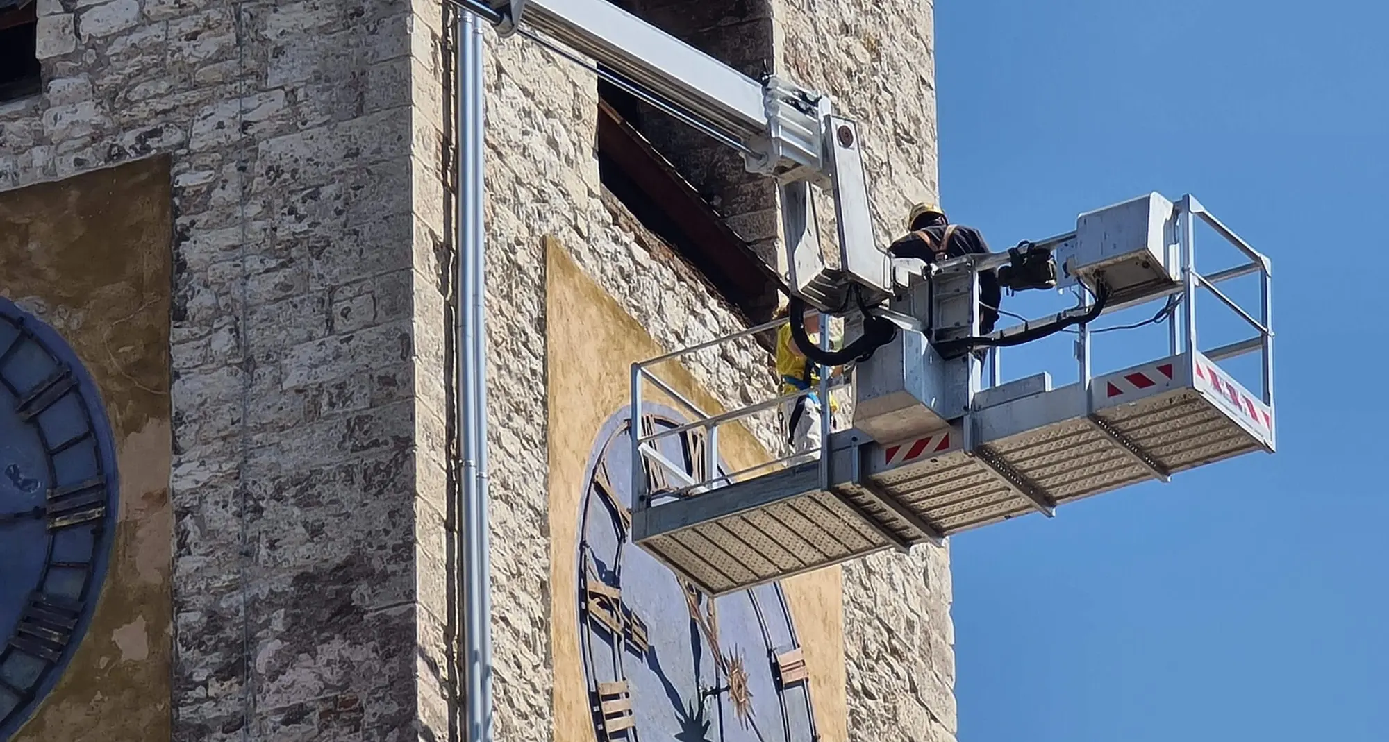Torre Civica di Trento, al via i lavori per aggiustare l’orologio
