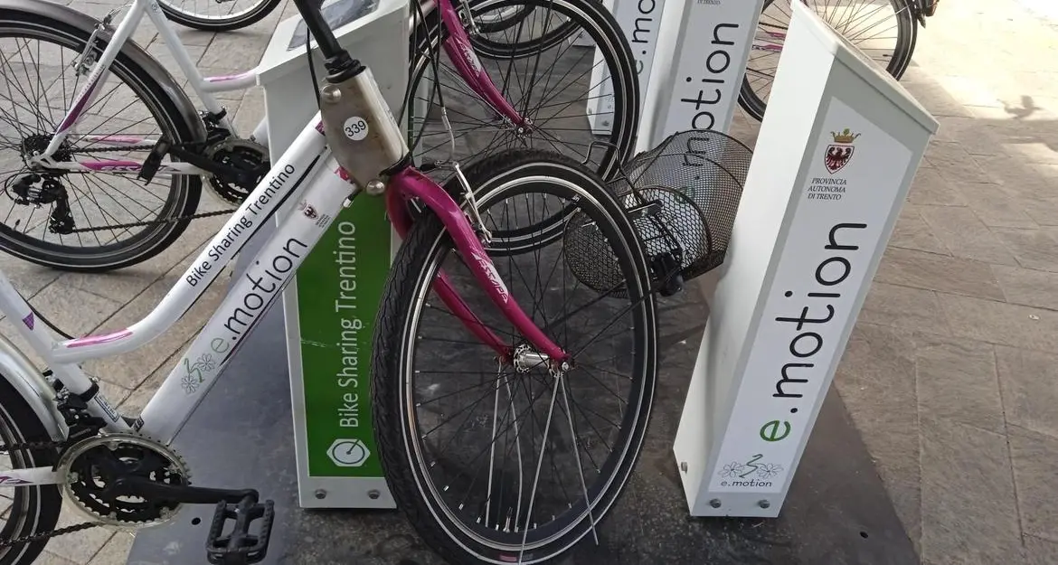 Bike sharing, crescono gli utenti ma anche i vandalismi