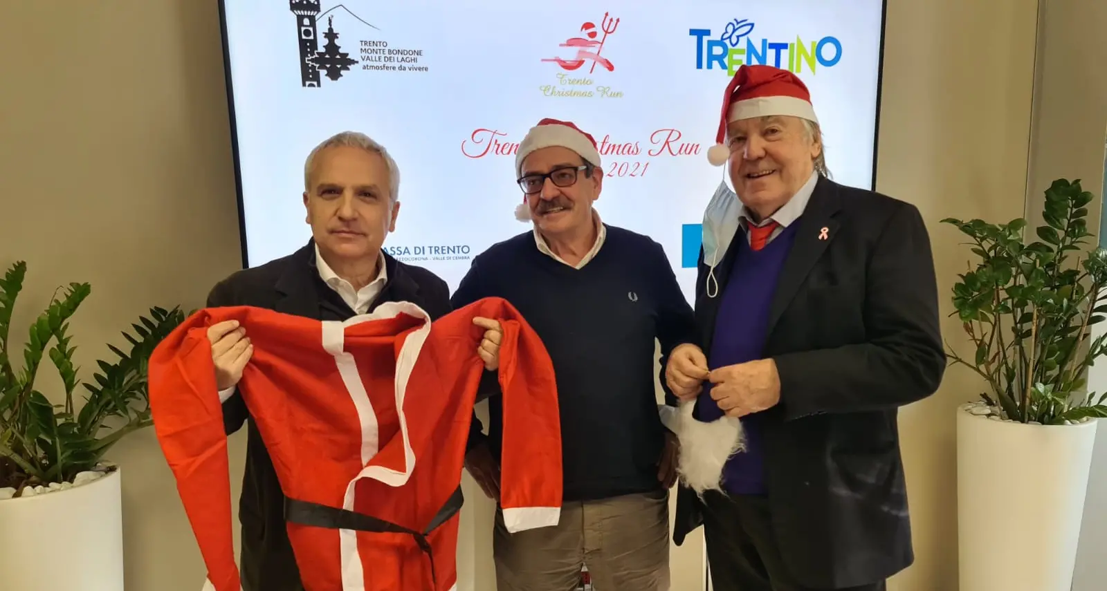 Trento, torna la corsa dei Babbi Natale per la lotta ai tumori