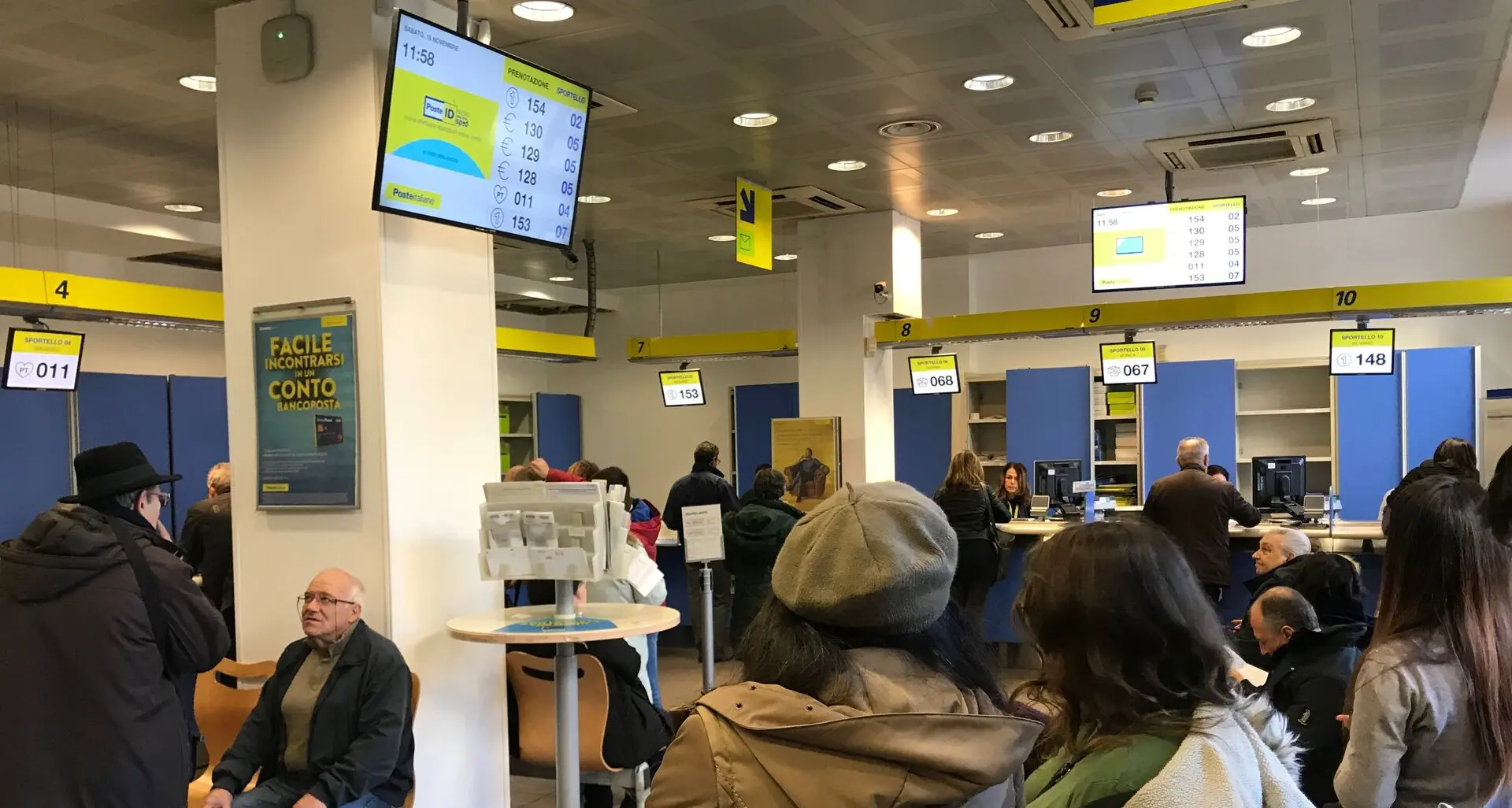 Poste, app “taglia code”: da oggi in Trentino si prenota con il cellulare