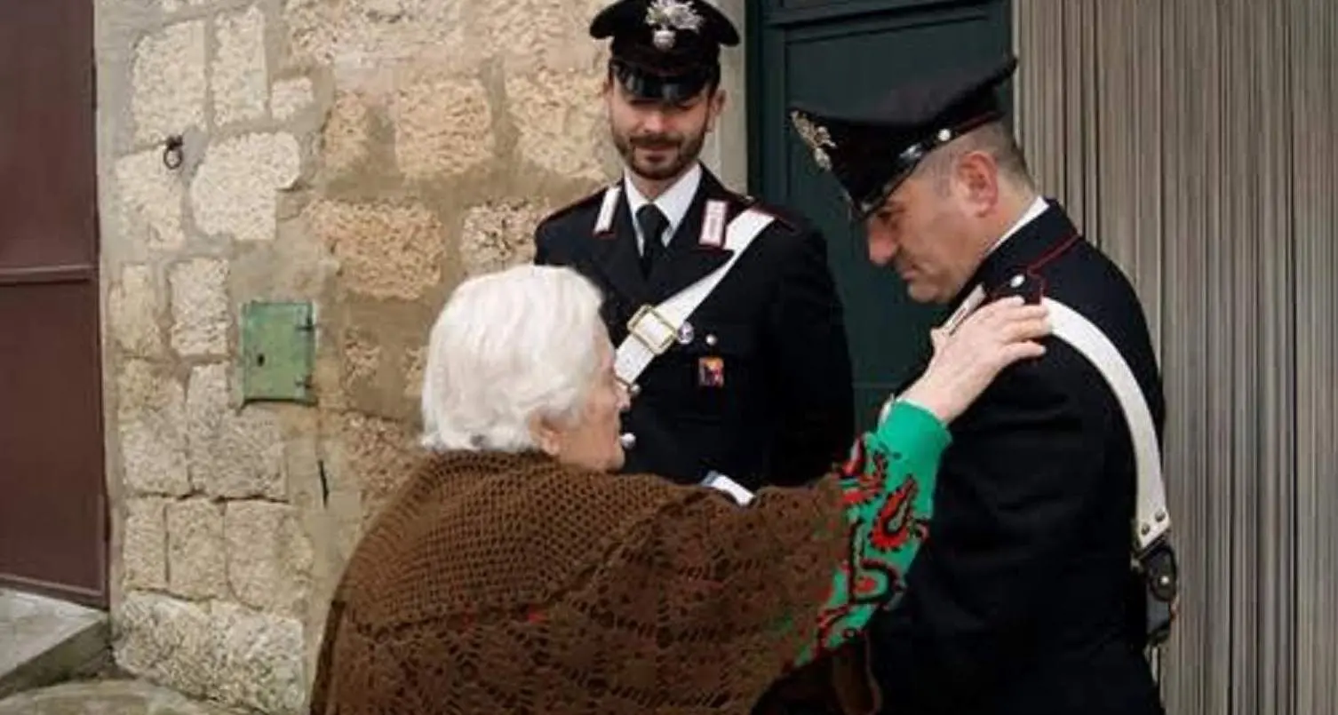 «Soldi per il rilascio di vostro figlio»: anziani truffati da finto carabiniere e finta avvocata in Trentino