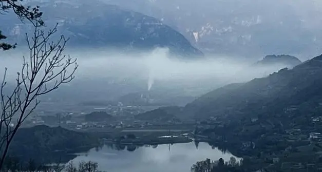 La “nuvola” sulla valle dei Laghi, Italcementi: «Solo vapore acqueo»