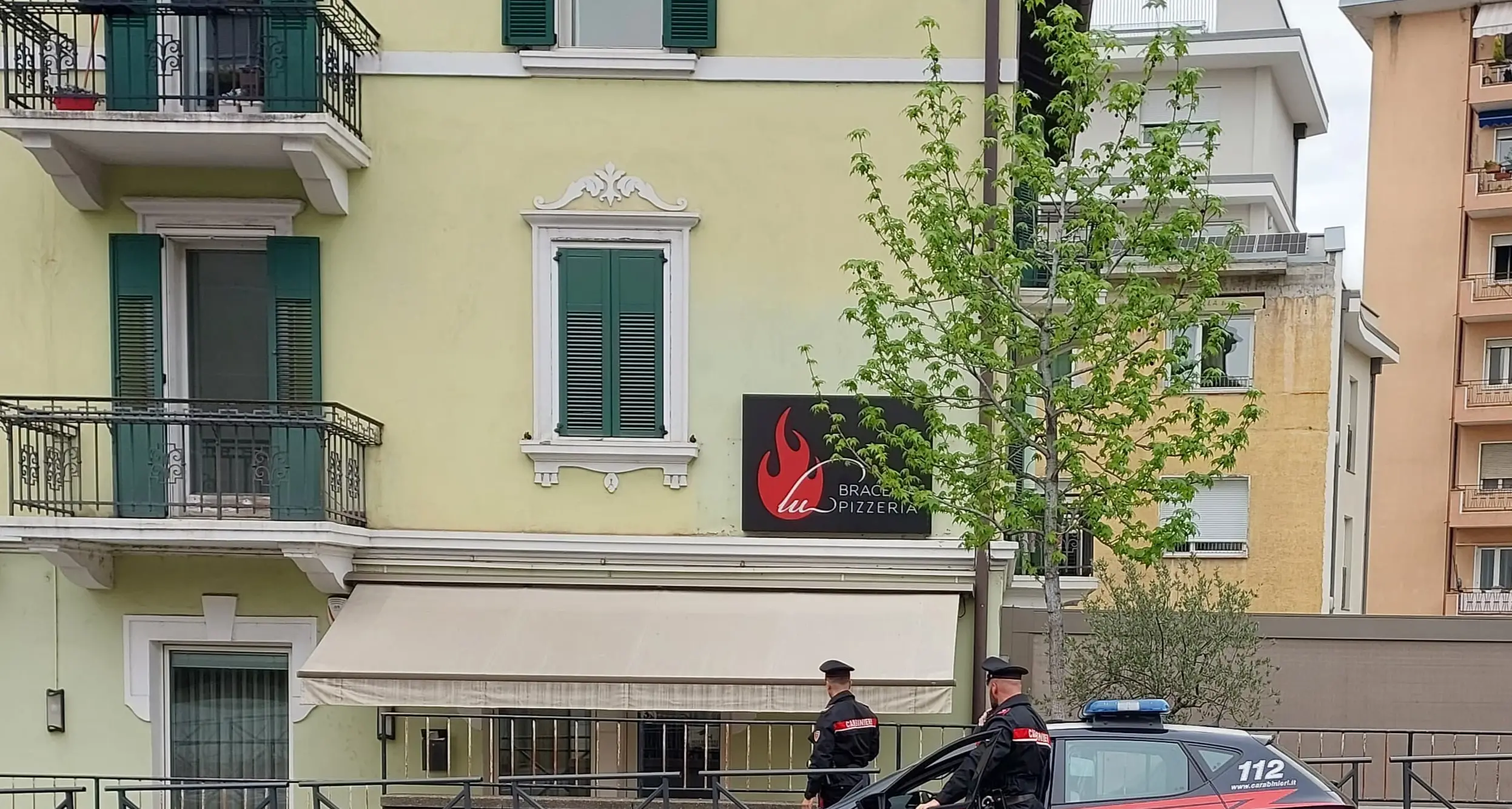 Rintracciato (ed espulso) a Trento il 29enne accoltellato nella rissa alla Fersina