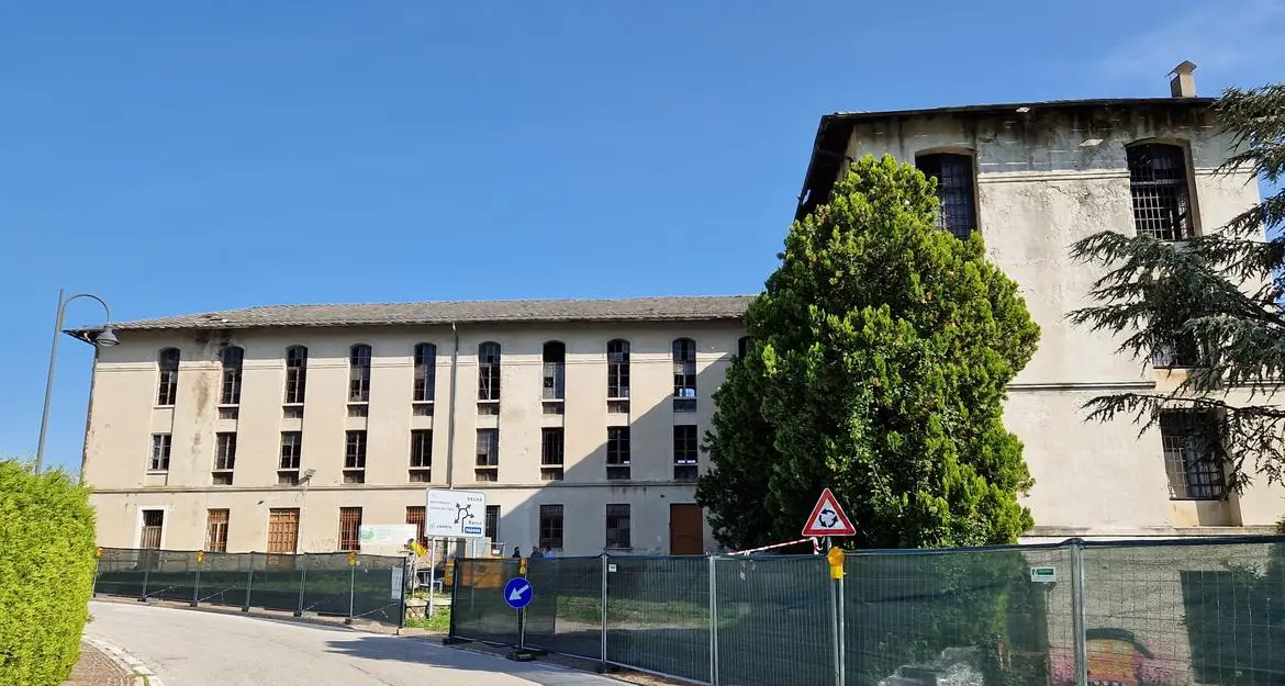 Levico, al via la demolizione dell'ex Macera