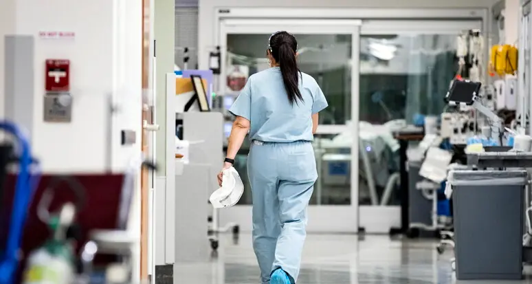 Infermiera si ruppe il polso scivolando nel gazebo per il triage in pandemia: a processo i dirigenti dell'Apss per infortunio sul lavoro