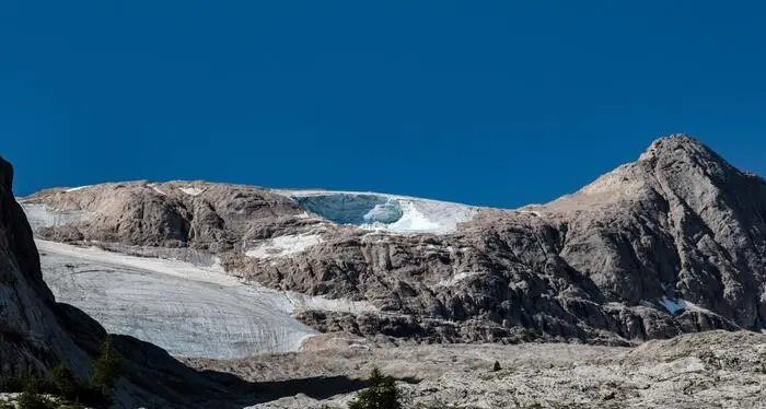 Marmolada: il pezzo di ghiaccio in vetta non sarà fatto brillare