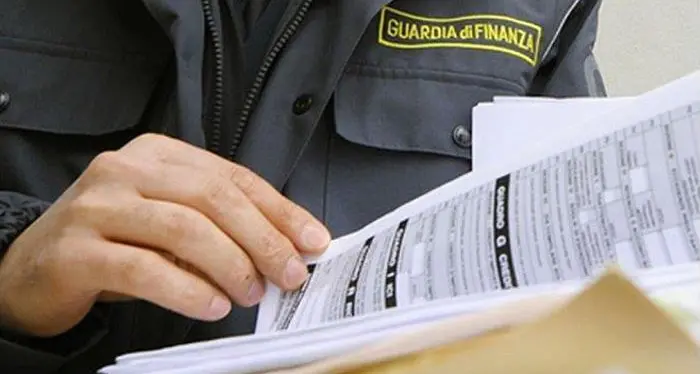 Garda bresciano, b&b abusivi e lavoratori in nero: evasione per 250mila euro
