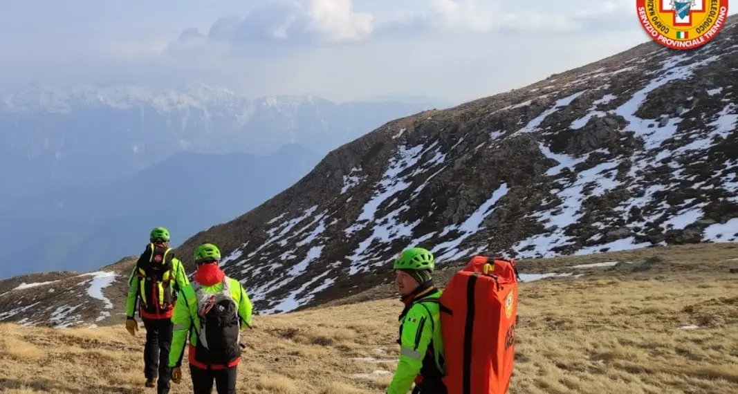 Lagorai, 40enne scivola per 80 metri, recuperata da soccorso alpino