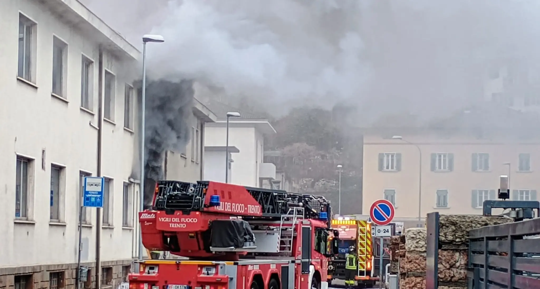 Trento: fiamme nello stabile dell'ex Atesina in via Marconi