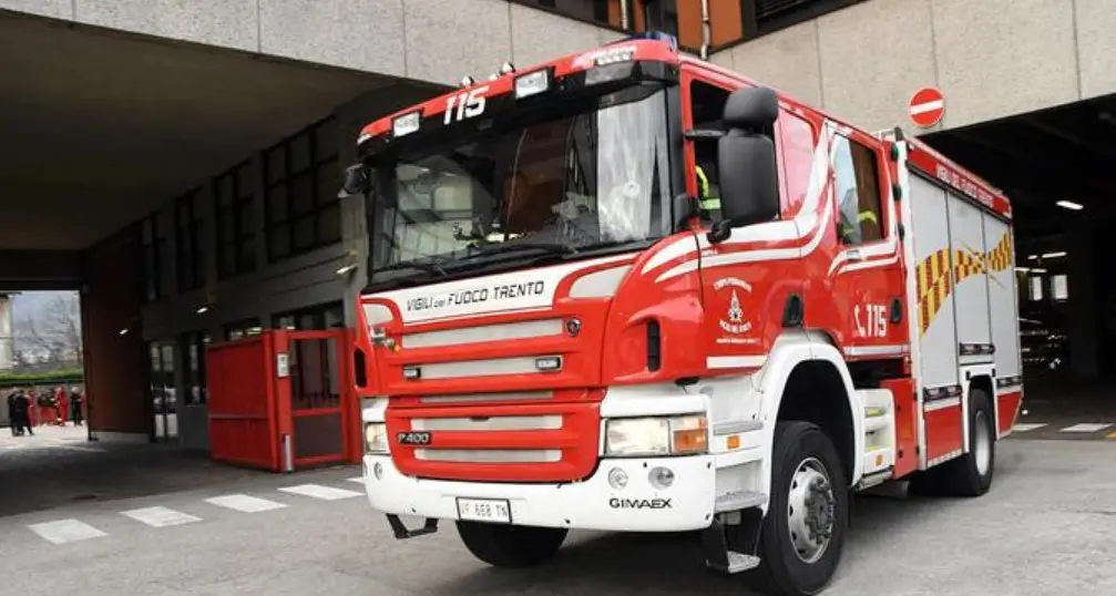 Incendio in un’abitazione di Pergine, va a fuoco il tetto