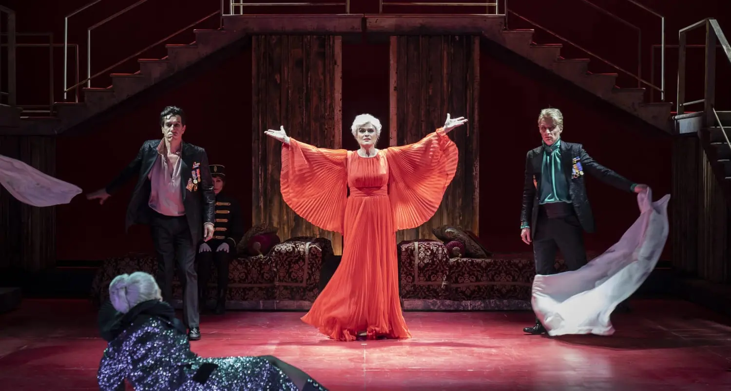 “Maria Stuarda”, in scena la tragedia sul rapporto tra femminilità e potere