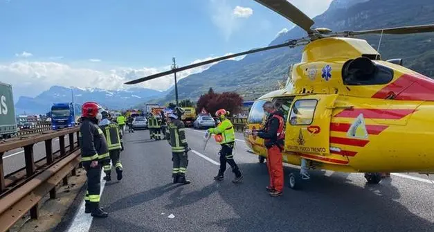 Moto contro auto sull’Autobrennero, lunghe code fra Avio e Affi. Il ferito portato in elicottero all’ospedale