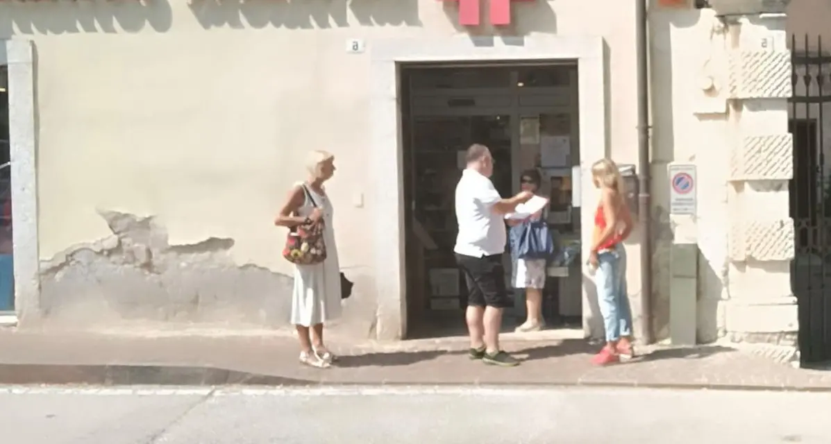 Cento firme in un’ora contro l’abbattimento degli alberi vicino al campo di Gabbiolo