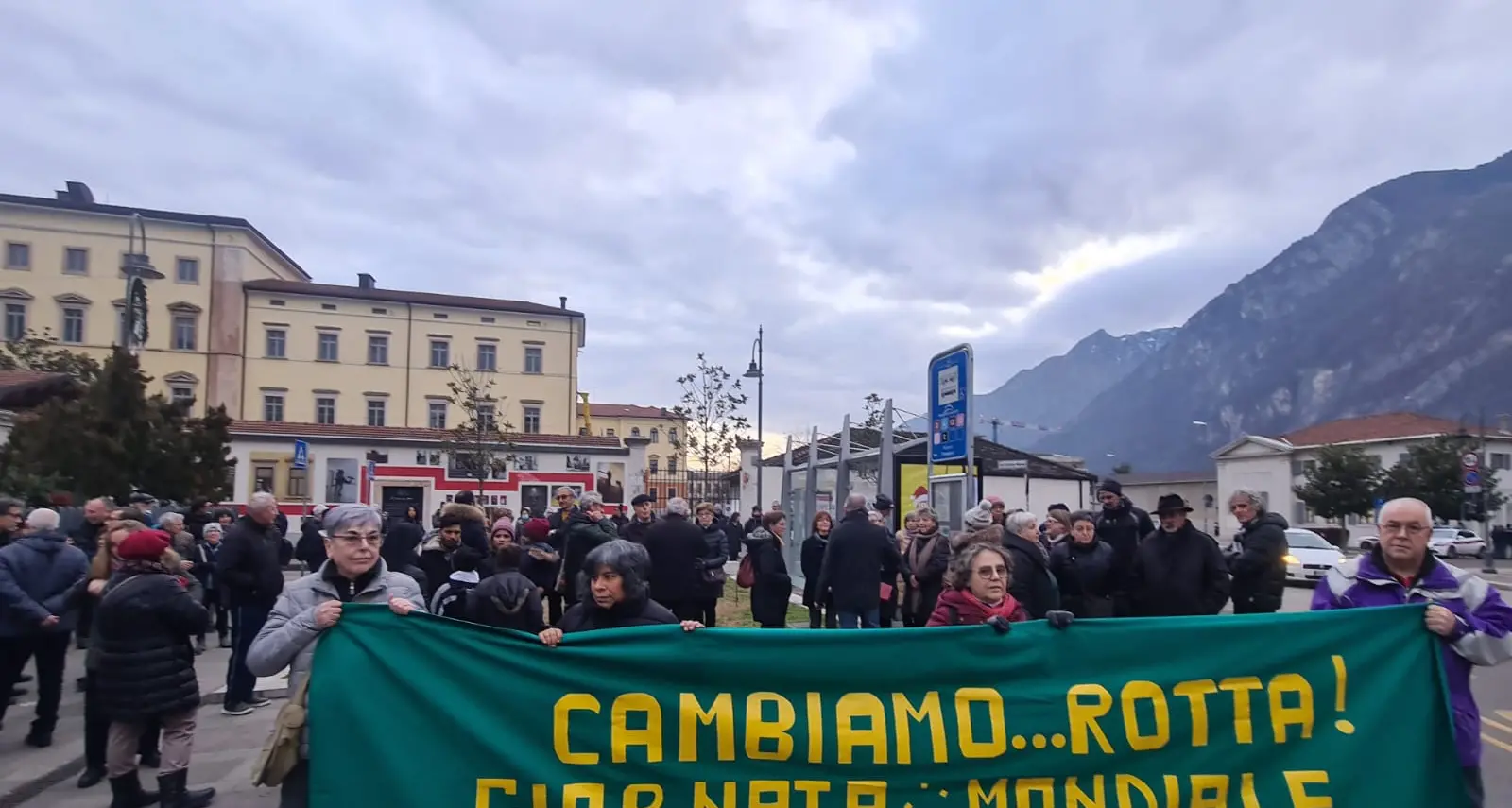Trento, marcia della pace dedicata ai migranti: “tappe” nei luoghi simbolo dei richiedenti asilo in città