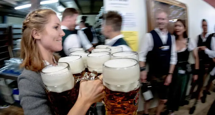 Oktoberfest pieno di italiani: vigili del fuoco bolzanini chiamati in centrale a Monaco come interpreti