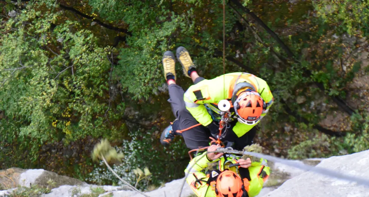 Si lancia dal monte Casale e sbatte contro la roccia: muore base jumper