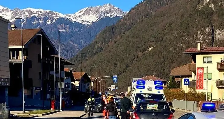 Investita da un’auto a Tione, 60enne in ospedale