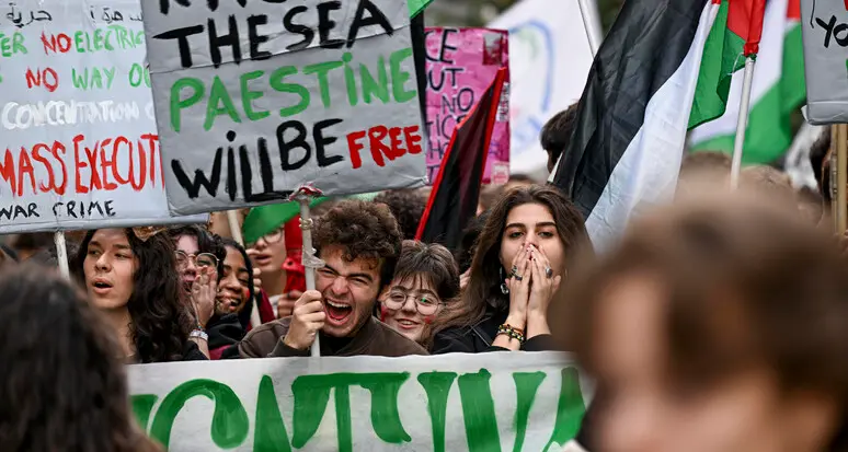 Pro Palestina, manifestanti in piazza a Trento malgrado il divieto