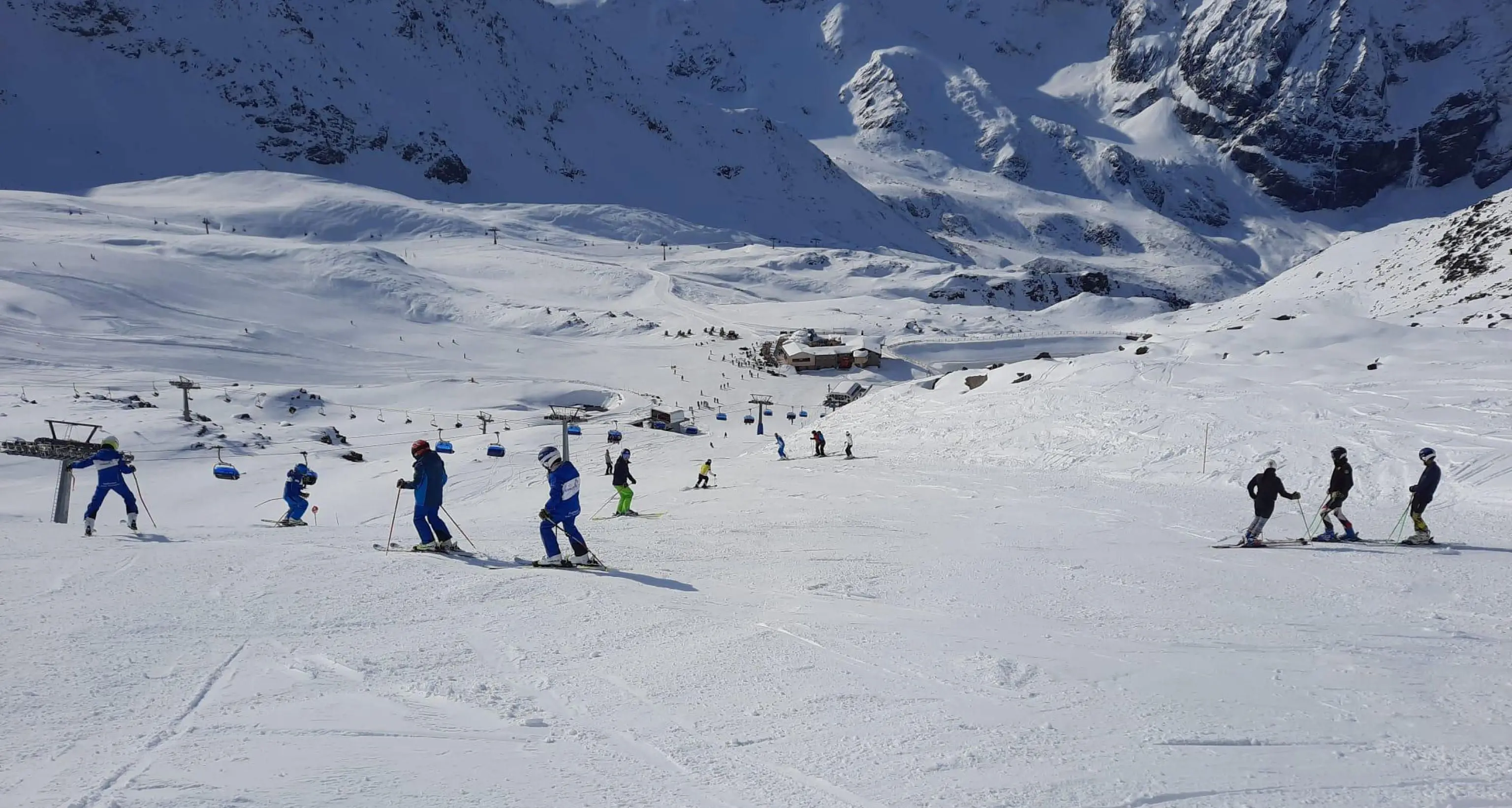 Sci: accordo sulla riapertura delle piste e degli impianti risalita fra mascherine, capienza ridotta e addetti anti-assembramento
