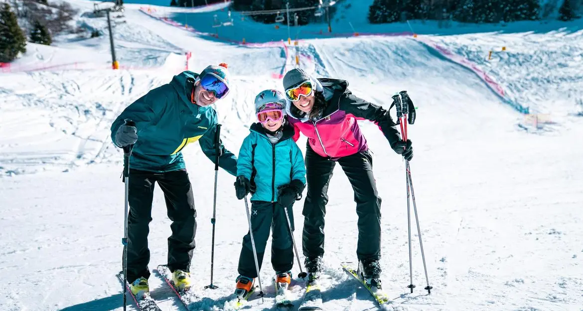 Il progetto “Ski family” in Trentino esteso ai nonni: i minorenni sciano gratis