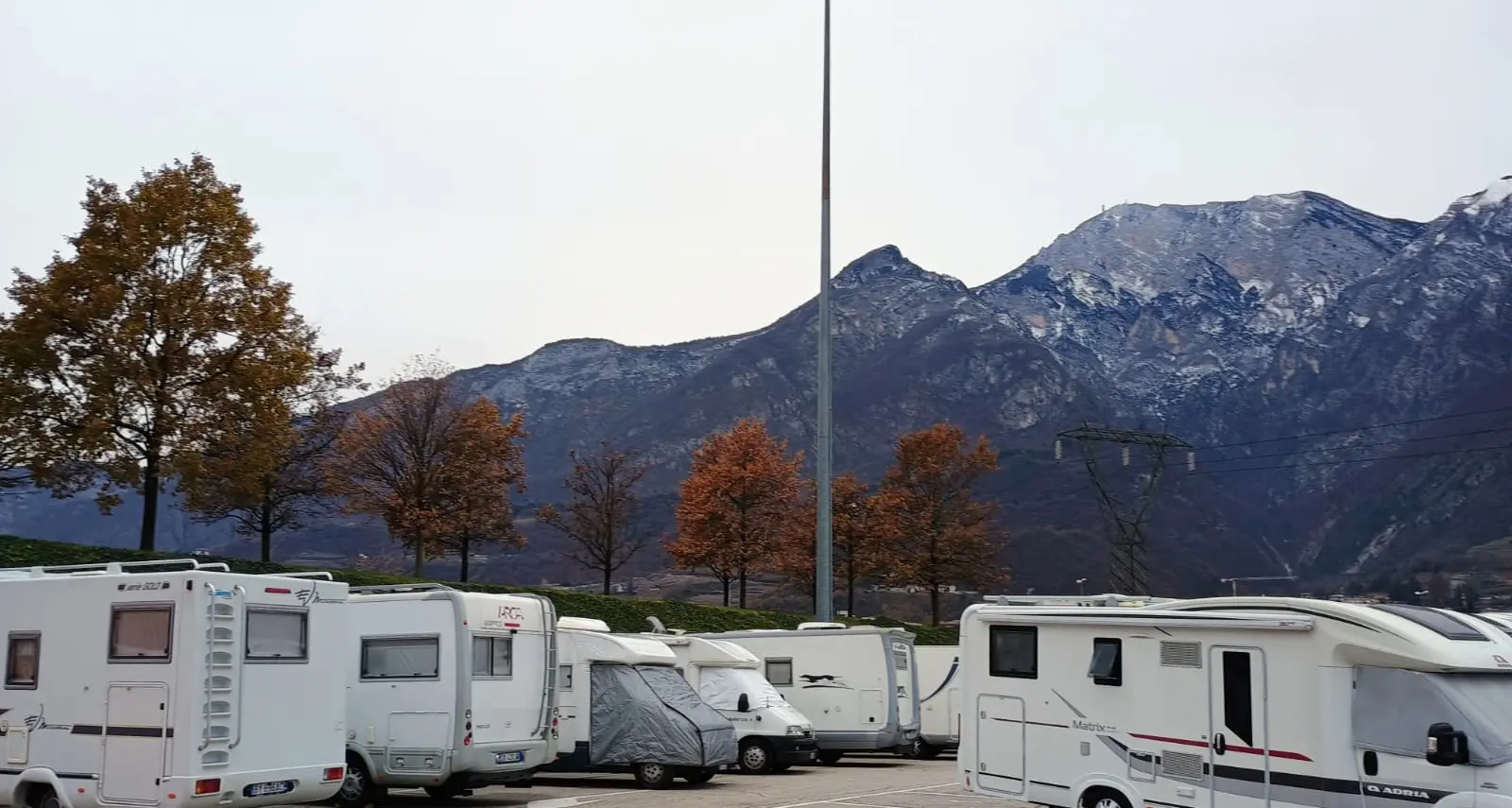 Trento, assalto dei camper per l’Immacolata: sono già 800
