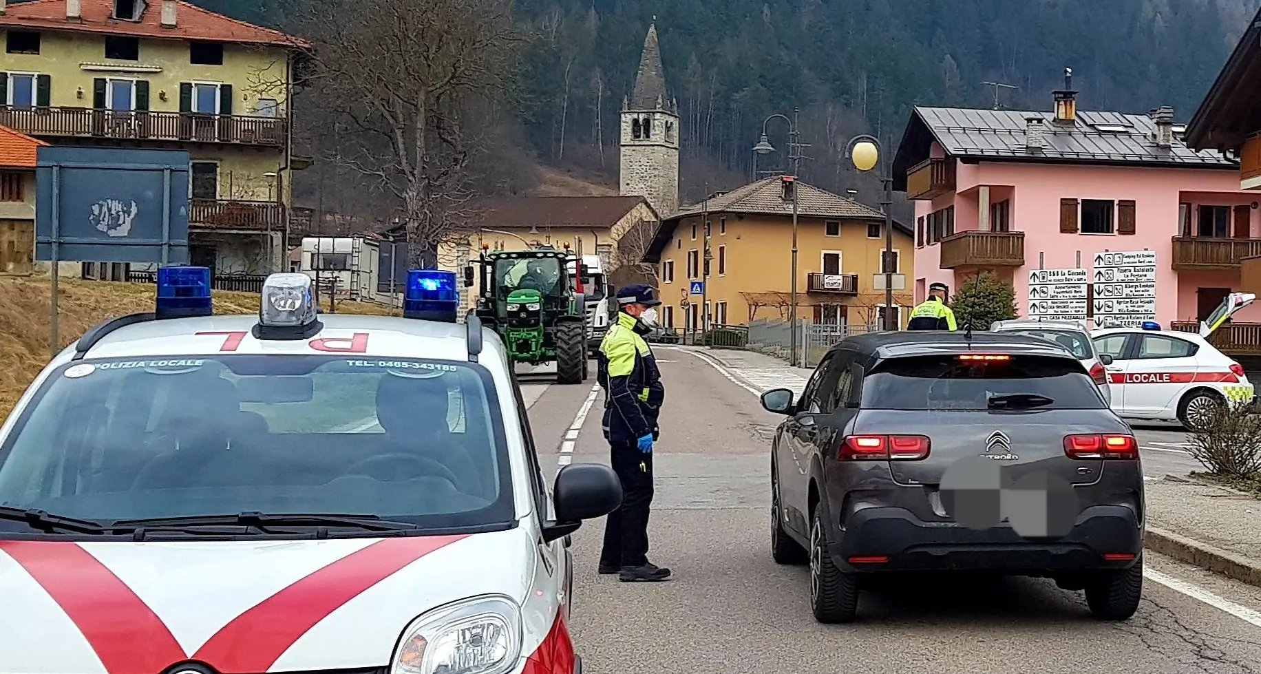 Varcano il confine regionale per raggiungere la val Rendena, multati in nove