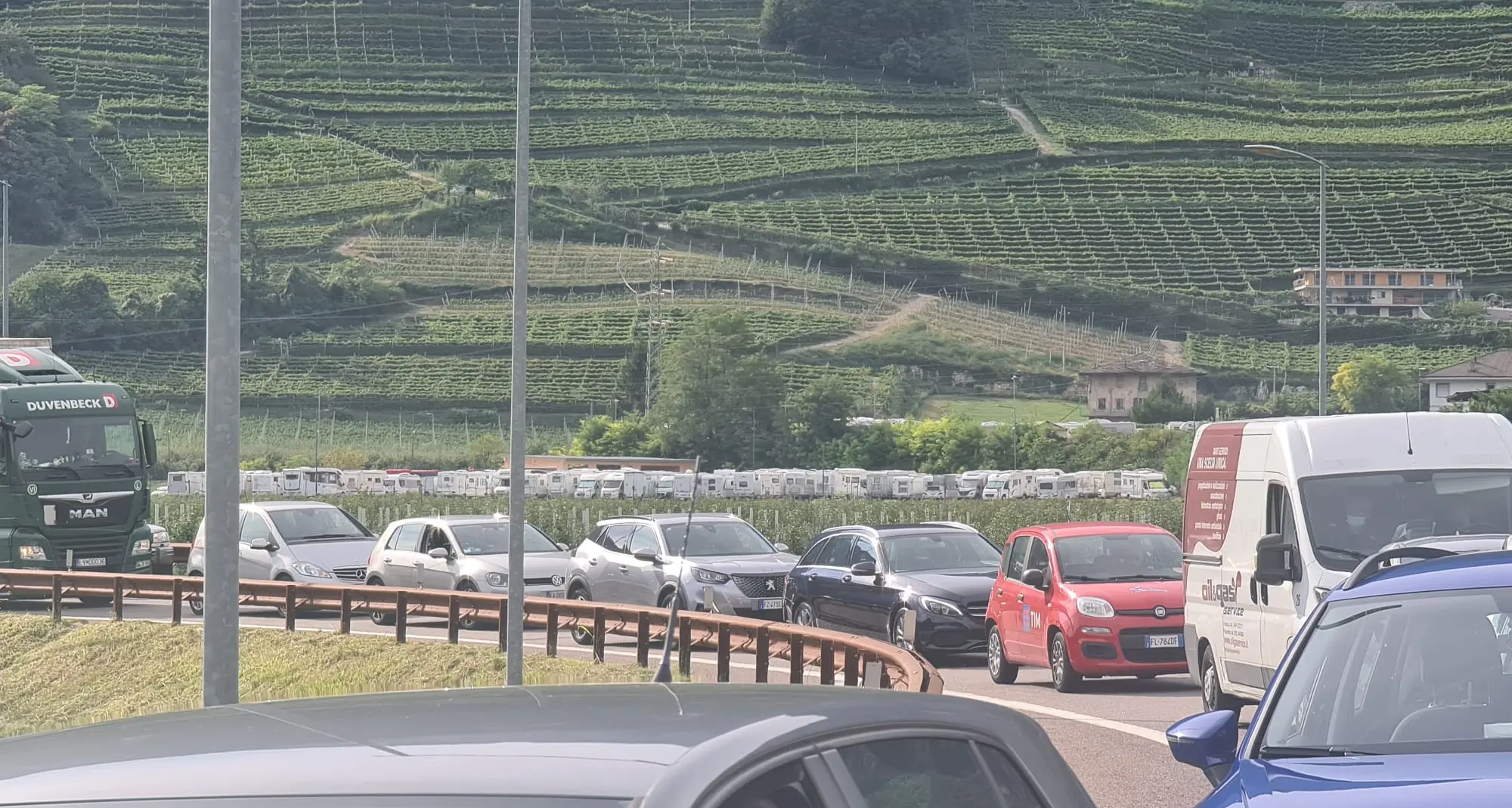Tampomento in A22: camion e auto in colonna a Trento sud