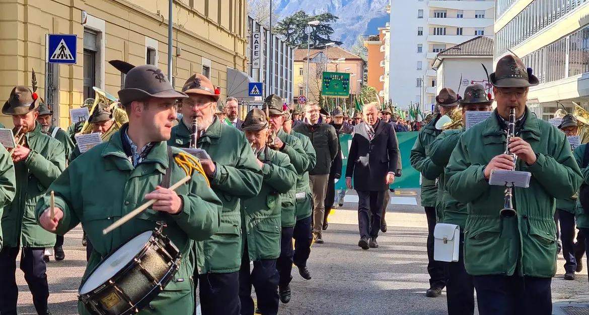 Gli alpini trentini celebrano il ritorno alla normalità: prima assemblea in presenza dopo la pandemia