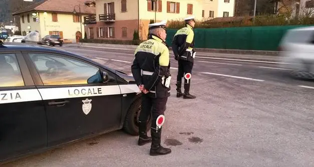 Roncafort, moto fuori strada nella notte: due feriti, uno gravissimo
