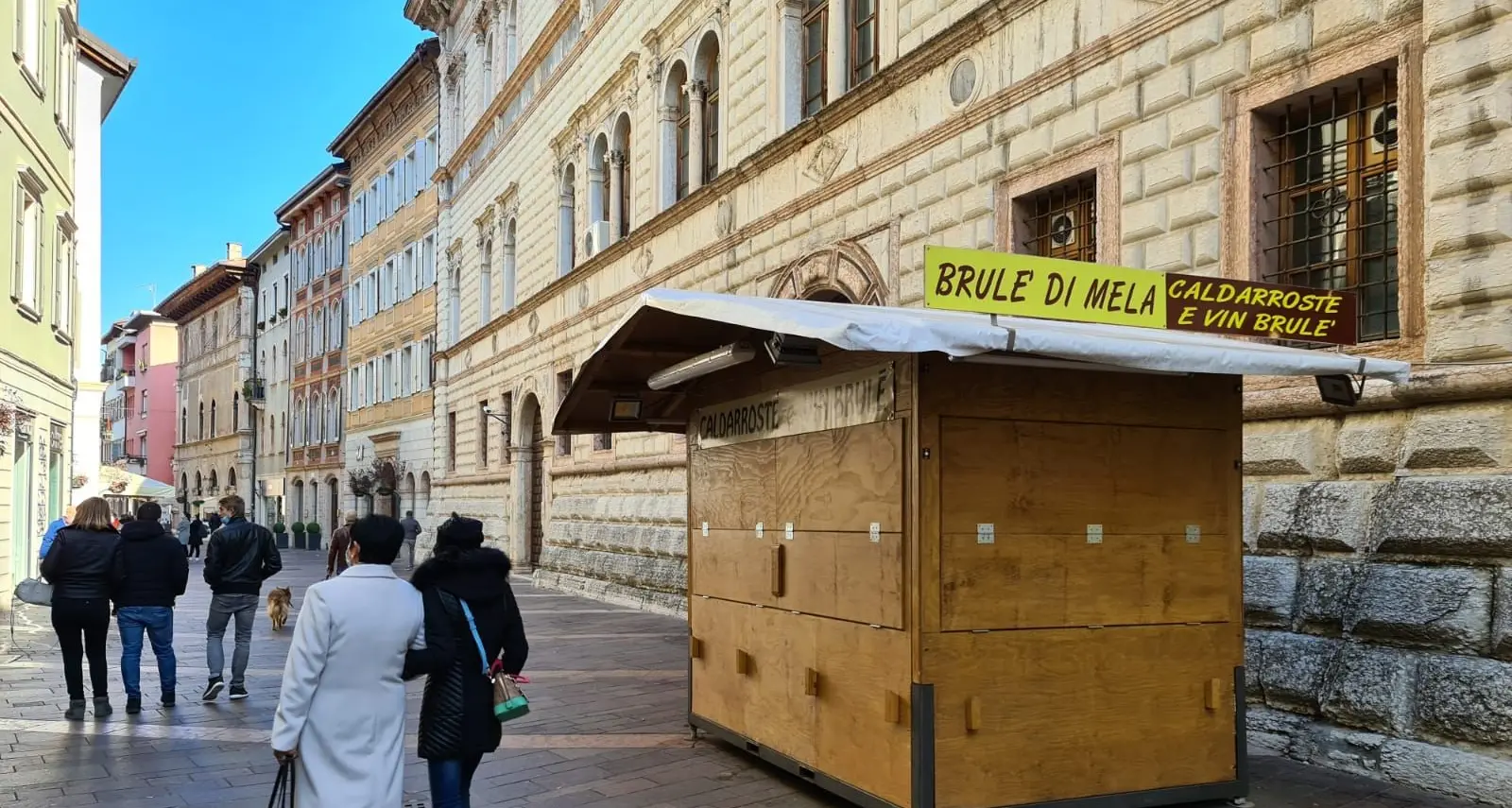 Trento, assieme alle caldarroste torna il brulè: lo ha deciso il Tar