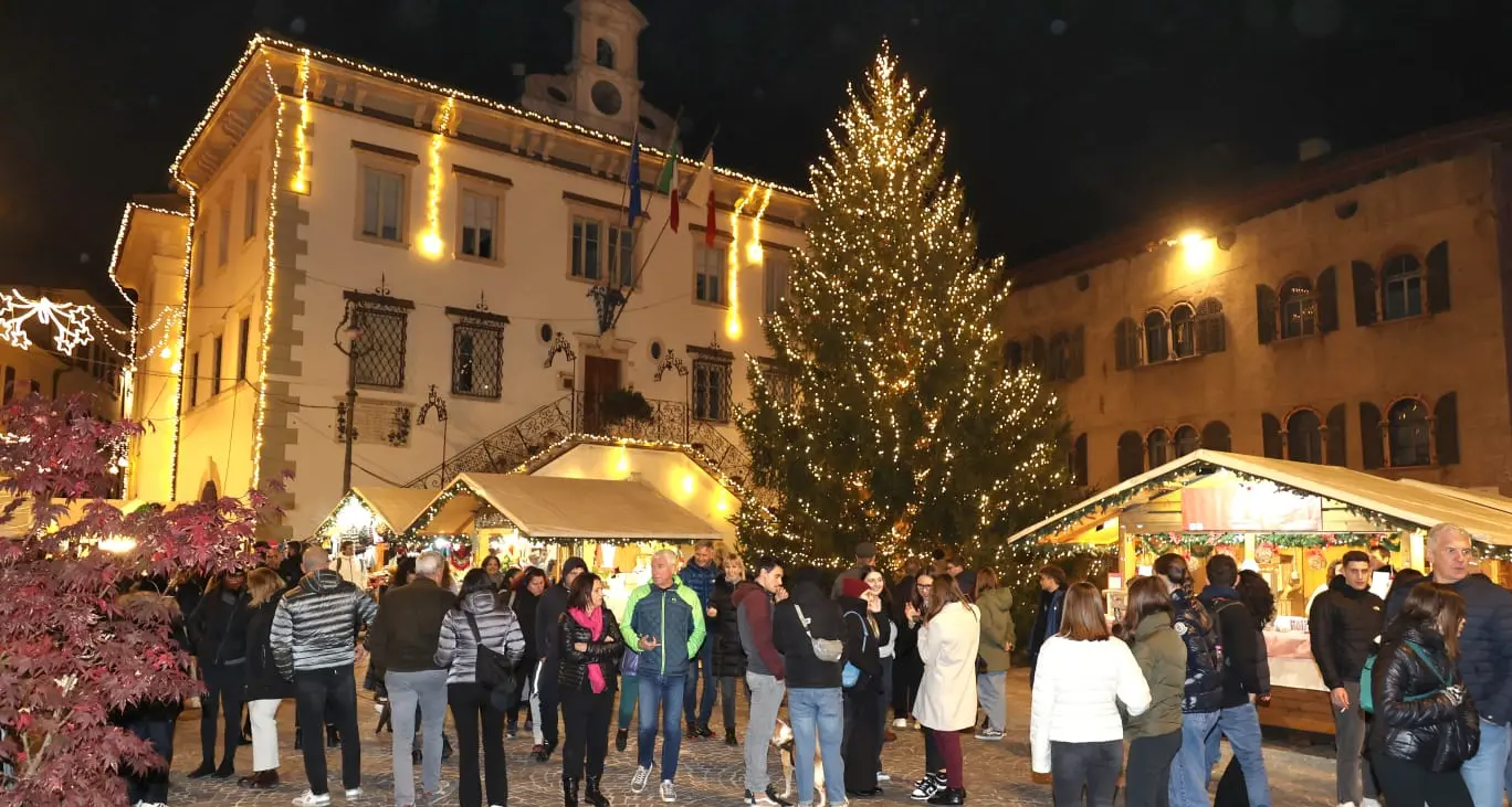 Pergine Valsugana, fine anno con doppia offerta musicale: i deejay e la band del batterista di Claudio Baglioni