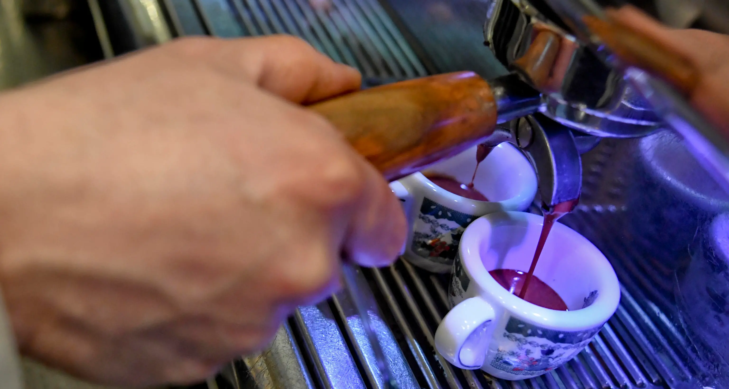 A Trento il “caro caffè” ma i rifiuti costano meno