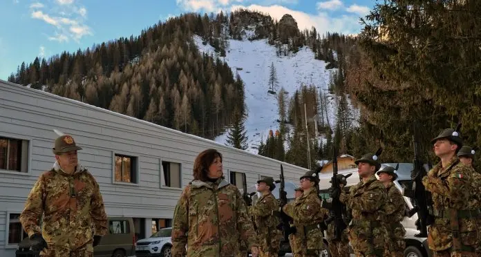 Esercito, Rauti: «Capacità di operare in condizioni estreme»