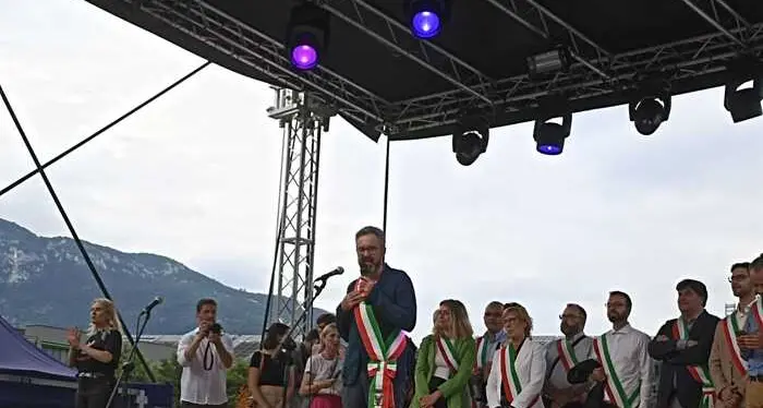 Dolomiti Pride, Ianeselli al corteo di diecimila persone: «Sfiliamo orgogliosamente»
