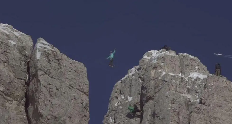 Slackline non autorizzata tra torri del Vajolet, in 4 rischiano fino a 6mila euro di multa