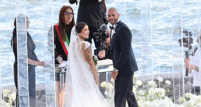 Marcell Jacobs ha detto sì: sul lago di Garda le nozze con Nicole. Blindatissime