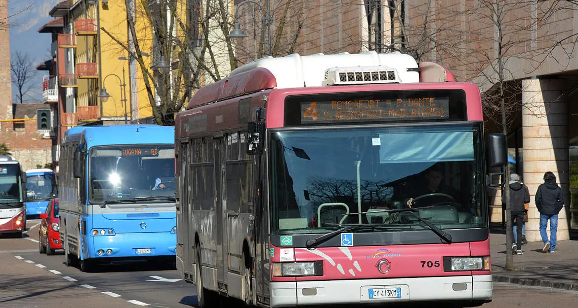 Trasporto scolastico, l'abbonamento va pagato prima di utilizzare il servizio