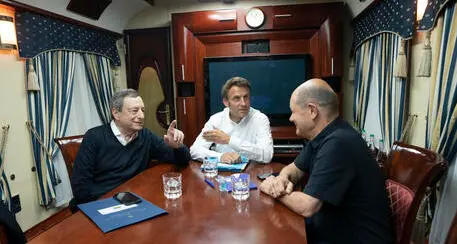 Draghi, Macron e Scholz, missione a tre a Kiev per incontrare Zelensky