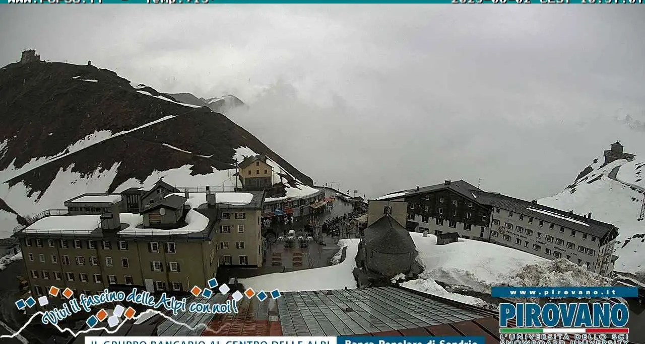 Riaprono le piste dello Stelvio, parte la stagione dello sci estivo