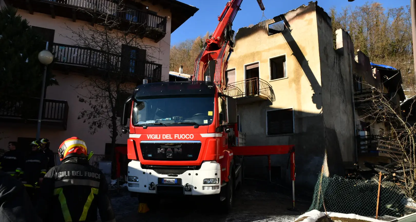 Incendio a Costasavina: la tragedia evitata grazie ad un’agente della Locale