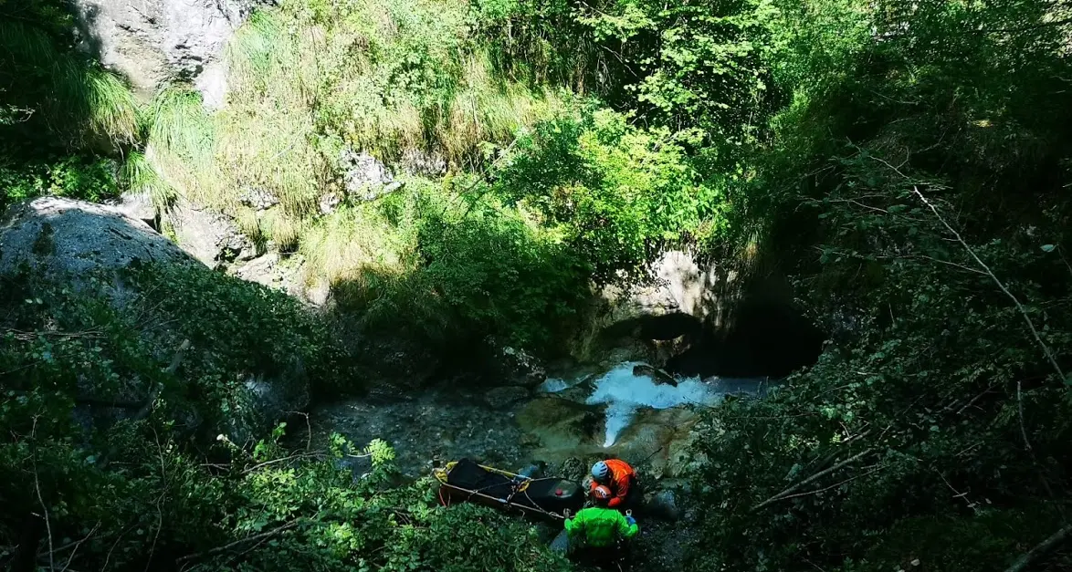 Finisce in acqua facendo canyoning, soccorso nella forra sopra Riva del Garda