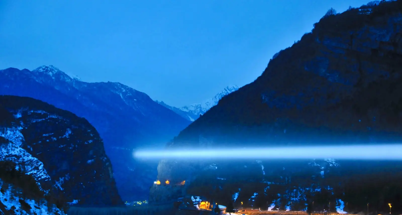 Un raggio di luce da Castel Belasi attraverserà le Alpi