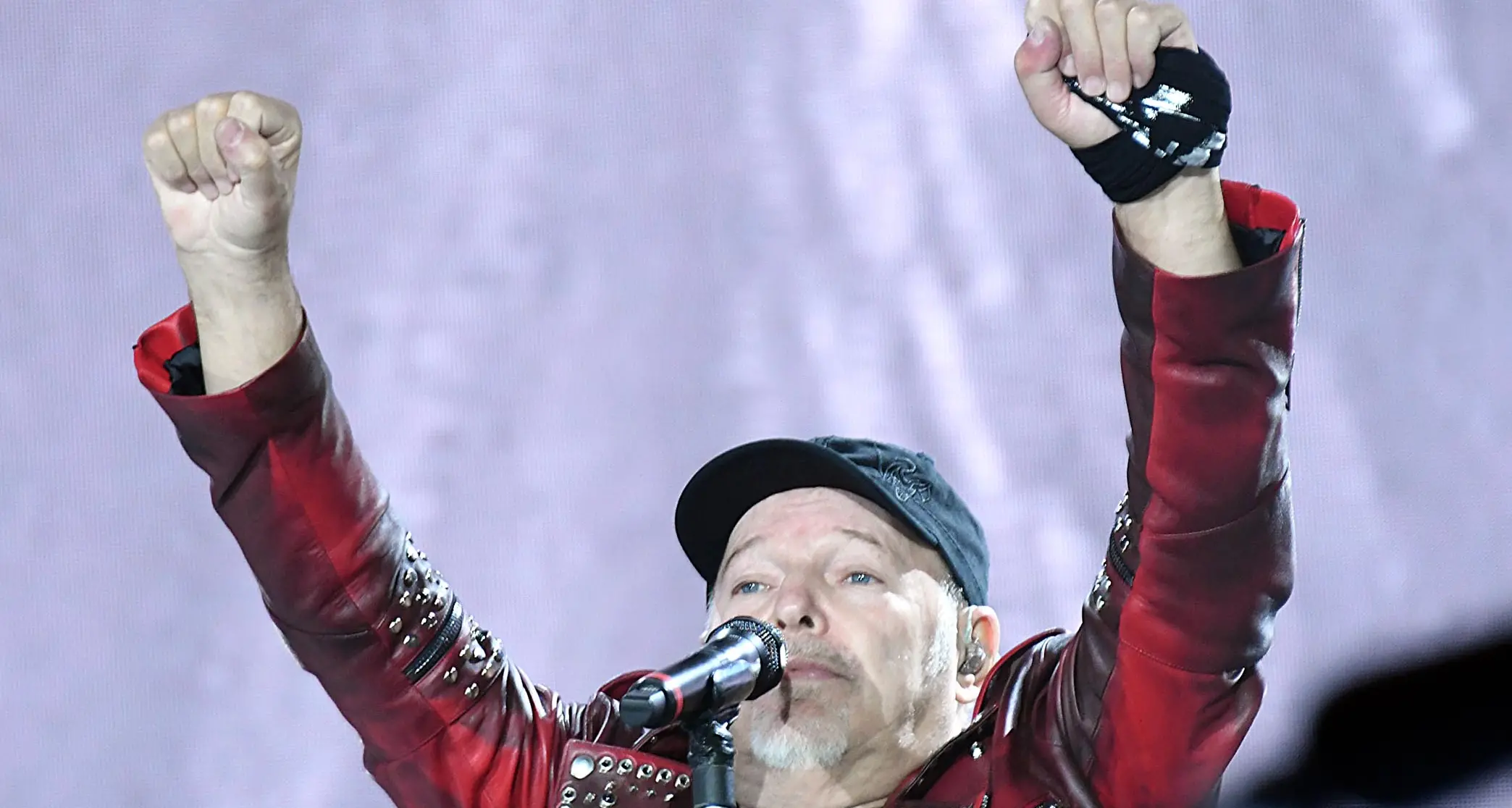 Vasco Rossi il nuovo singolo “L'Amore L'Amore” registrato live a Trento