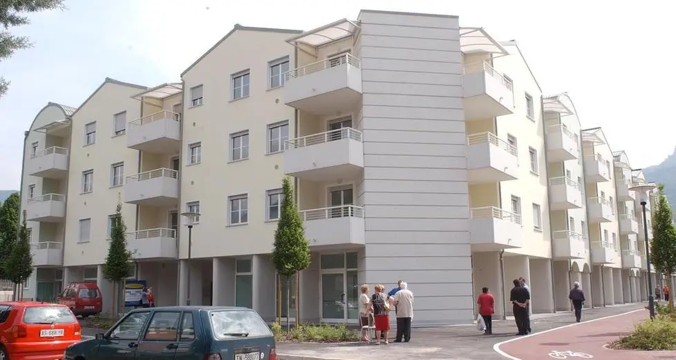 Dieci anni di residenza per l’alloggio Itea, Provincia condannata in appello: “Discriminante”