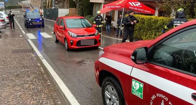Uomo di 77 anni investito sulle strisce pedonali a Molveno: portato al Santa Chiara in codice rosso
